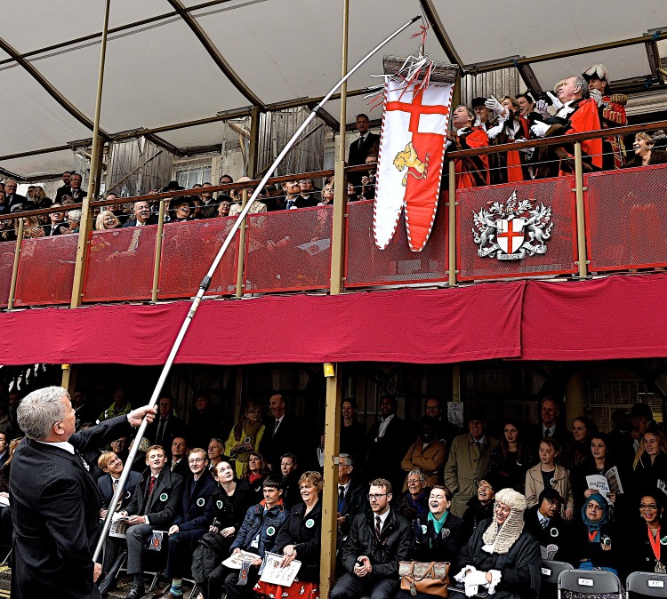 Mark Grove delivers gourmet sausages to the Lord Mayor - London Nov 2015